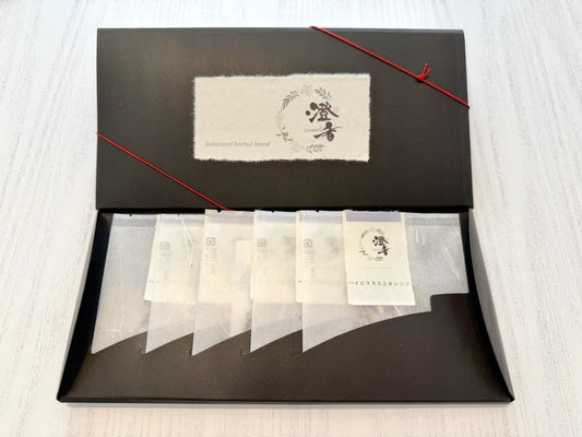 ハイビスカスとオレンジ